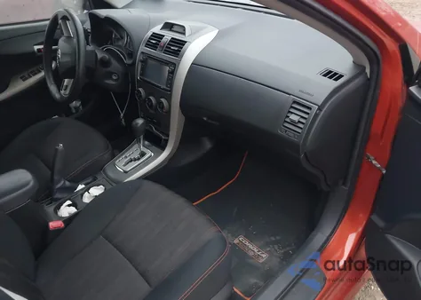 2013 Toyota Corolla S Special Edition z USA, uszkodzony, nr VIN 2T1BU4EE8DC066428